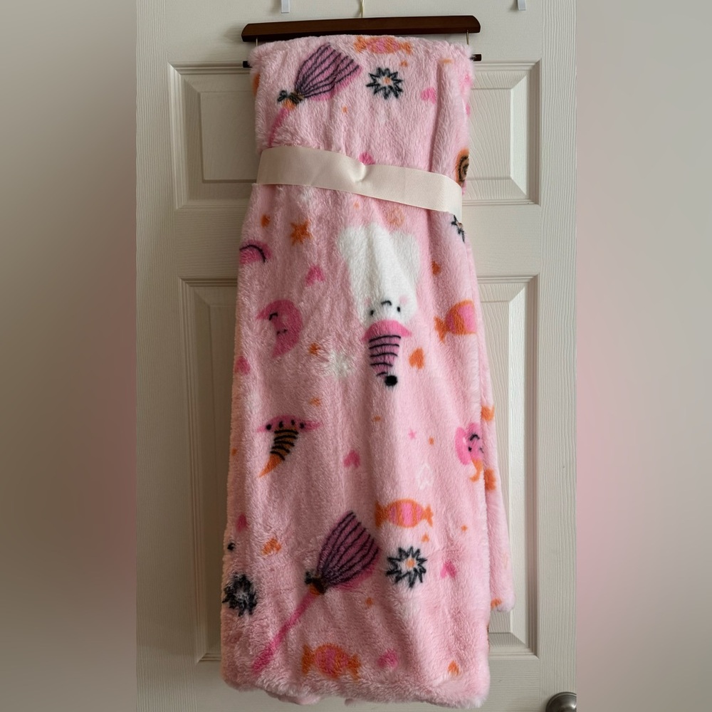 Super soft light pink Halloween blanket